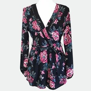 Charlotte Russe V-Neck Split Back Lined Floral Romper - Medium